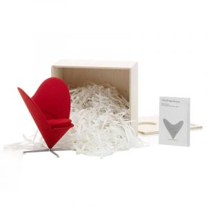 miniatur-heart-shaped-cone-chair-329903_1024x1024@2x.jpg